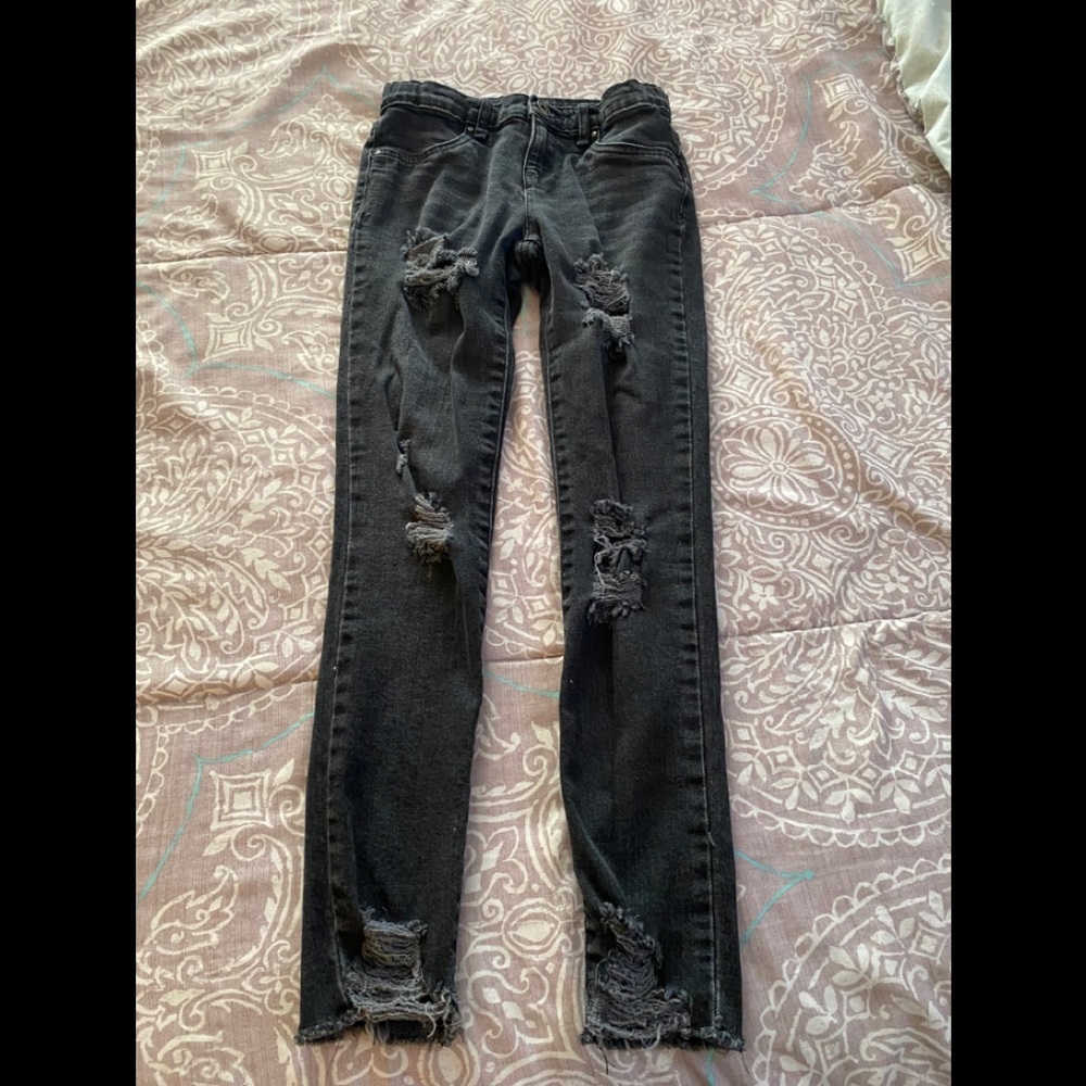 girls black ripped jeans